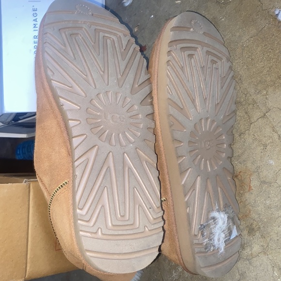 Uggs - Picture 4 of 4